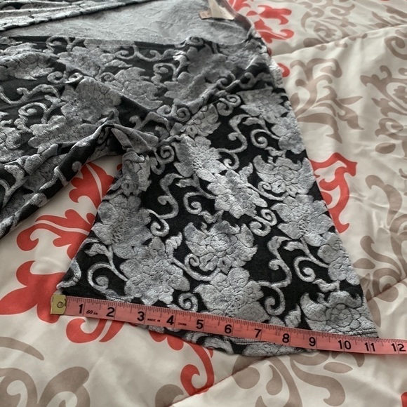 knox Rose Floral Silver Crushed Velvet Waterfall Draped Open Front Cardigan - Picture 11 of 11